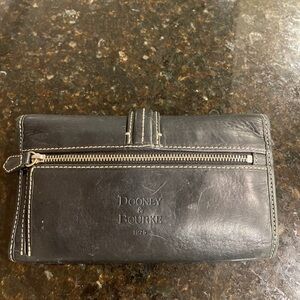 Dooney & Bourke Black Leather Wallet Classic Design